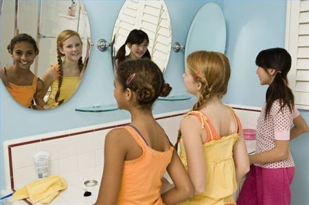 Image from http://www.ehow.com/how_2045115_build-selfesteem-preteen-girls.html